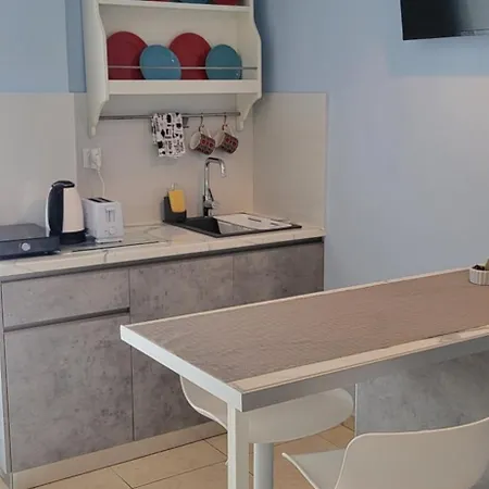 Pillbox Seafront And Appart hôtel