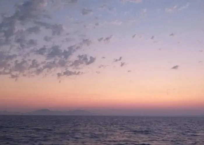 Ξενοδοχείο με διαμερίσματα Pillbox Seafront And