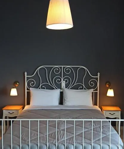 Hotel apartamentowy Pillbox Seafront And 4*