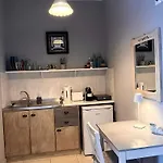 Hotel apartamentowy Pillbox Seafront And